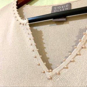 Long sleeve shirt with Pearl accents 💗✨